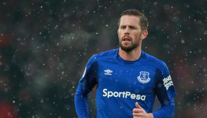 九游娱乐(jiuyou)官网-现场气氛火爆！球迷欢呼不断，场内外热情爆棚！，球赛现场的气氛