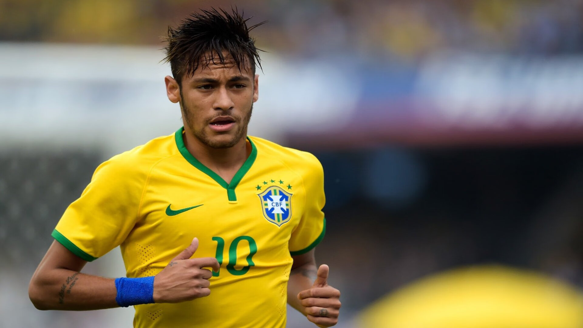 青少年足球主题文化节盛大举办，传播体育精神激励梦想，青少年足球宣传文案